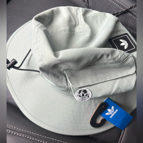 Adidas UNISEX UTILITY 3.0 BOONIE. SILVER GREEN/BLACK/WHITE. NEW. - Picture 4 of 5